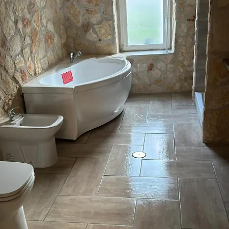 Konukevi La Grotta *